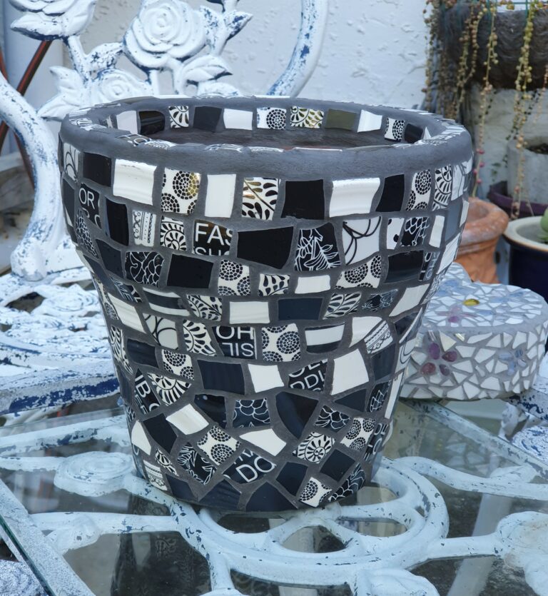 Large black and white pot including inside tessera